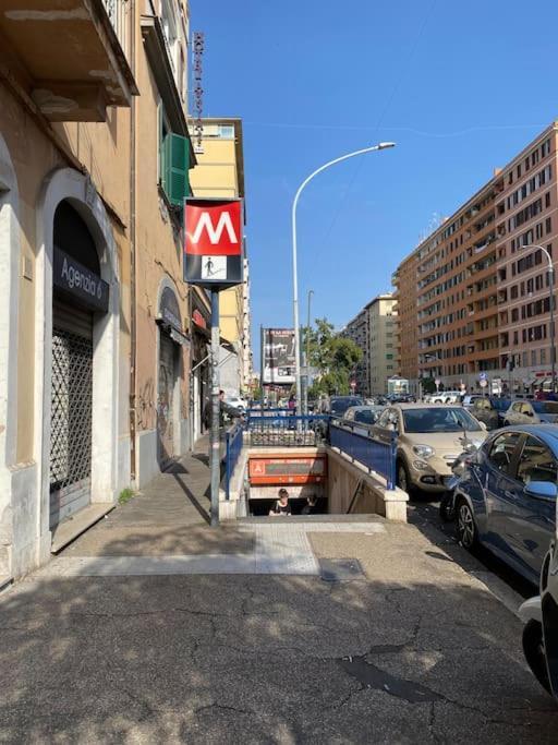Luminoso Monolocale A 2 Passi Dalla Metro A Apartment Рим Екстериор снимка